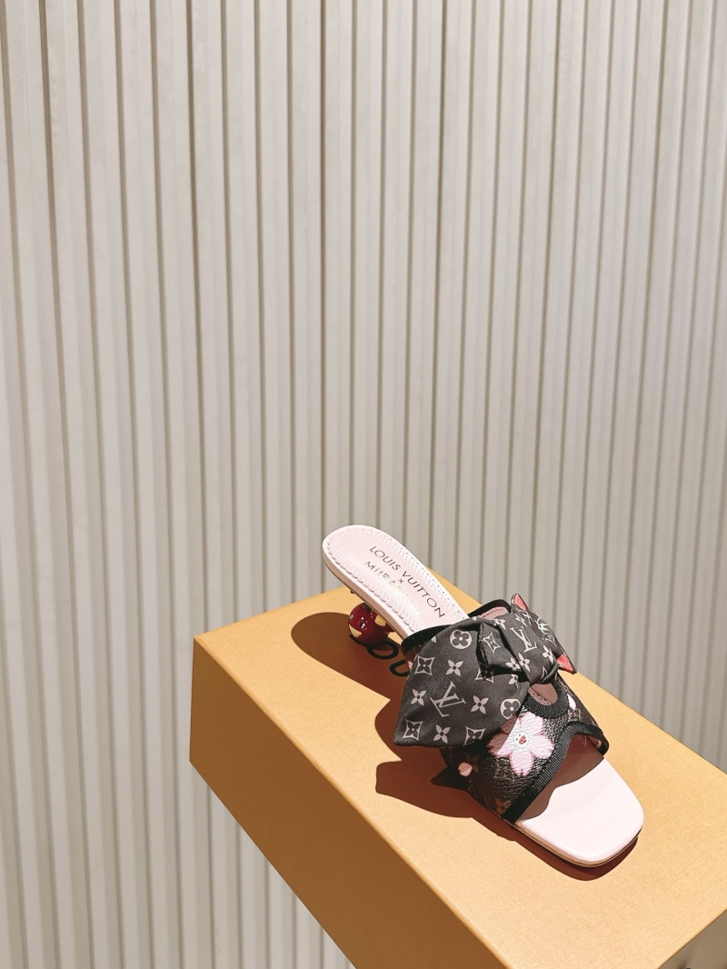 l0vis Vvtt0n slippers